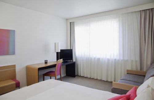 Sausheim Hotel | Relax at Novotel Mulhouse Bâle Fribourg with Pool & Ocean Views
