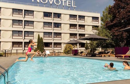 Laxou Hotel | Inviting Novotel Nancy: Pet Friendly with Pool & Ocean View
