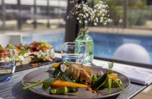 Carquefou Hotel | Inviting Novotel Nantes Carquefou: Family-Friendly Retreat