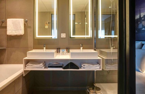 Quartier du Petit-Montrouge Hotel | Discover Novotel Paris 14 Porte d'Orléans with Spa & Dining