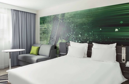 Tremblay-les-Gonesse Hotel | Elegant Stay at Novotel Paris Charles de Gaulle Airport