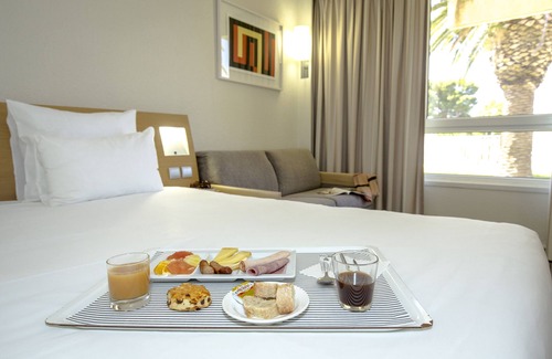 Rivesaltes Hotel | Discover Novotel Perpignan Nord: Family-Friendly Retreat