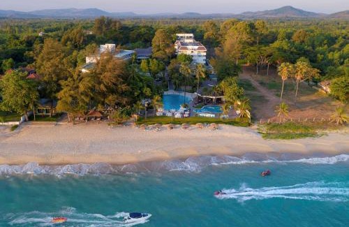 Chakphong Hotel | Relax at Novotel Rayong Rim Pae Resort with Ocean Views
