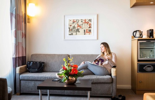 Reading City Centre Hotel | Prime Stay at Novotel Reading Centre with Pool & Spa