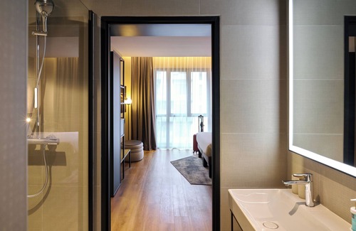 Quartier Vieux Marche-Cathedrale Hotel | Elegant Stay at Novotel Rouen Centre Cathédrale with Pool