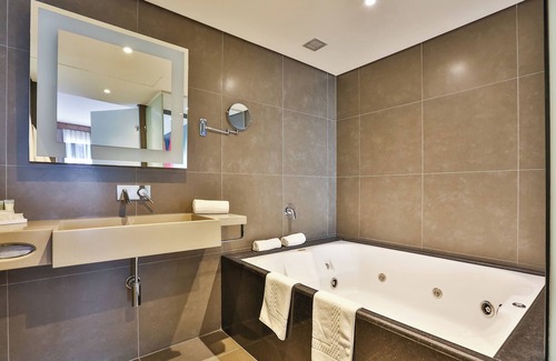 Sorocaba Hotel | Elegant Novotel Sorocaba: 4-Star Stay with Spa & Dining