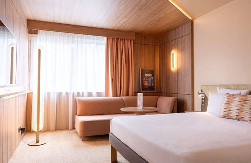 Purpan Hotel | Discover Novotel Toulouse Purpan Aéroport with Pool & Spa