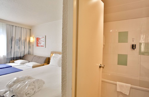 Purpan Hotel | Discover Novotel Toulouse Purpan Aéroport with Pool & Spa