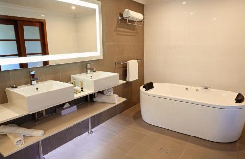 The Vines Hotel | Pet-Friendly Novotel Vines Resort with Ocean View & Spa