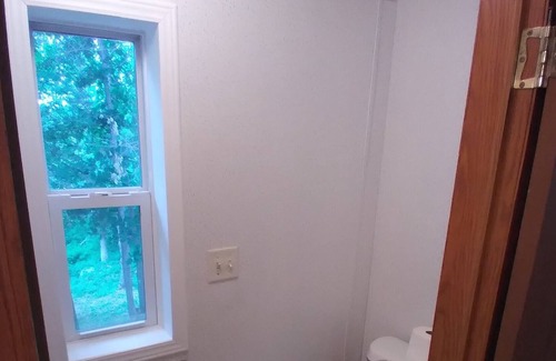 Santa Fe House | Cozy 2 Bed Retreat with River Views and Spa Amenities
