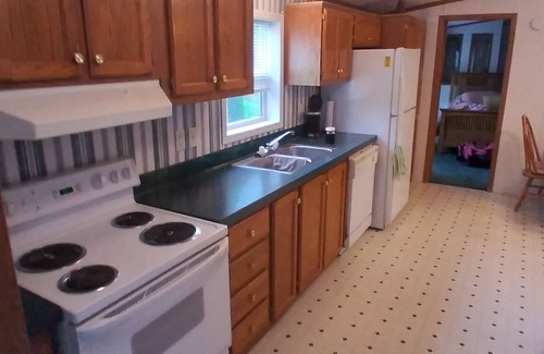 Santa Fe House | Cozy 2 Bed Retreat with River Views and Spa Amenities