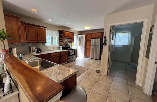 Niantic House | Book Your Off-Season Getaway: Pet-Friendly Ocean Views