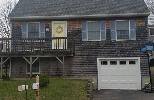 Niantic House | Book Your Off-Season Getaway: Pet-Friendly Ocean Views