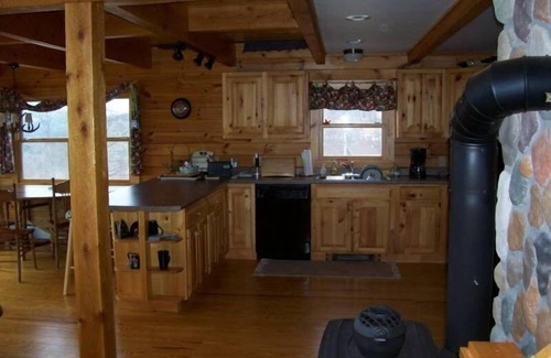 Bristol Cabin | Book Your Pet-Friendly Retreat with Breathtaking Views!