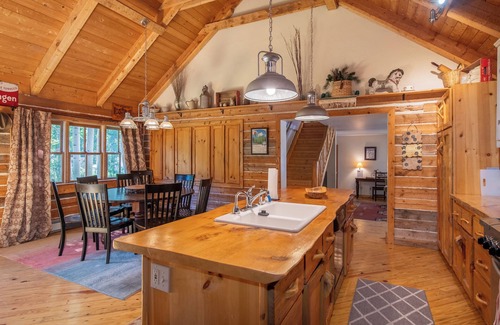 Crested Butte House | Experience 1906 Log Home 'Yasnaya Polyana' Downtown Retreat