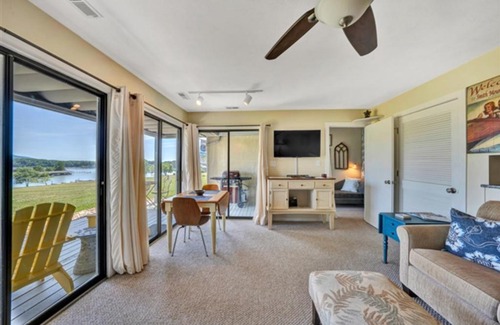 North Shore Hotel | Discover Comfort at Now Oar Never: Family-Friendly & Fun