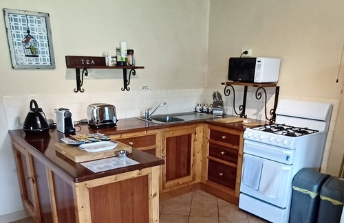 Delamere Cottage | Cozy Nowhere Else Cottage with Oceanfront Spa Retreat