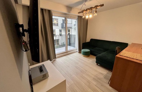 Wielki Kack Apartment | Modern 2-Room Retreat with Balcony and Forest Views