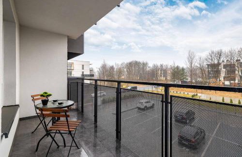 Gliwice Apartment | Nowoczesny Apartament w Gliwicach z Umeblowanym Balkonem by Noclegi Renters