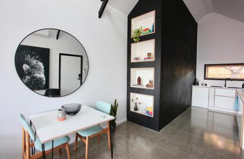 Nowra Villa | Discover Nowra Studio Barn: 4-Star Comfort with Breakfast