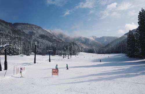 Nozawaonsen Cabin | Family-Friendly Retreat at Nozawa Peaks - Rated 9/10!
