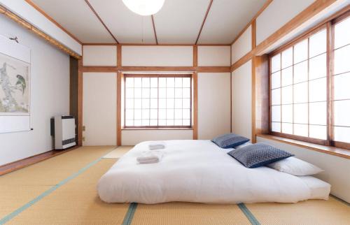 Nozawaonsen Cabin | Family-Friendly Retreat at Nozawa Peaks - Rated 9/10!
