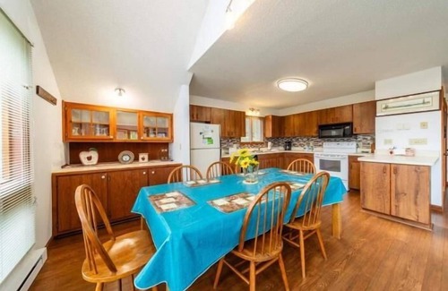 Davis House | Scenic Retreat: Lake View, Hot Tub & Pet-Friendly Stay!