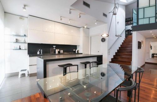 Porta Genova Apartment | Stylish NPA20 Apartment with Hot Tub in Navigli District
