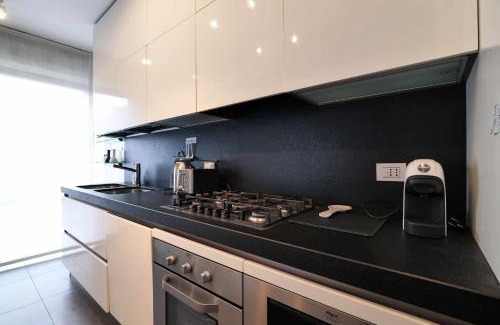 Porta Genova Apartment | Stylish NPA20 Apartment with Hot Tub in Navigli District