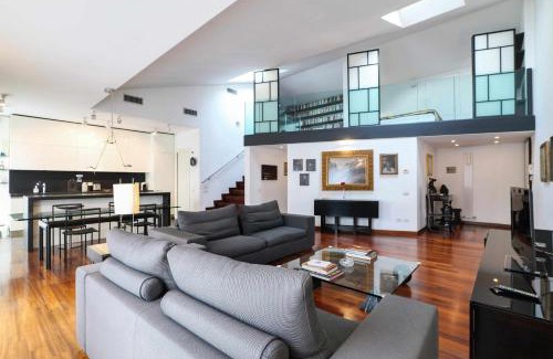 Porta Genova Apartment | Stylish NPA20 Apartment with Hot Tub in Navigli District
