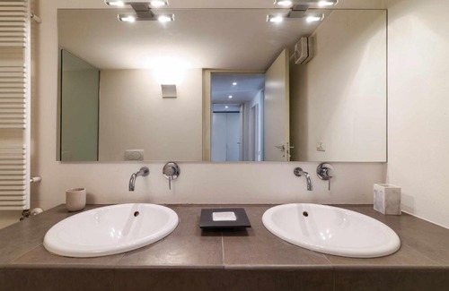 Porta Genova Apartment | Stylish NPA20 Apartment with Hot Tub in Navigli District
