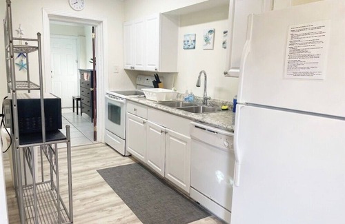 North Palm Beach Apartment | NPB Tropical Hideaway