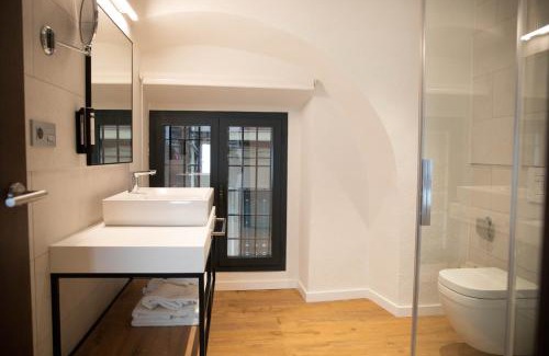 Historical Center Apartment | Elegant nQn Aparts & Suites Sevilla with Oceanfront Views