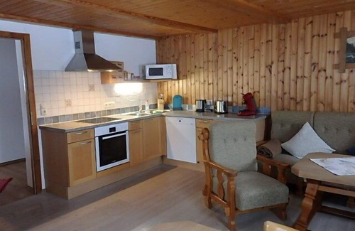 Bischofswiesen Apartment | Cozy Family Apartment with Balcony and Kitchenette