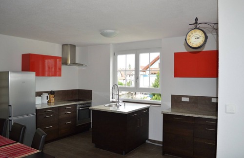 Rust Apartment | Deluxe Apartment for Groups with Breakfast & Child Care