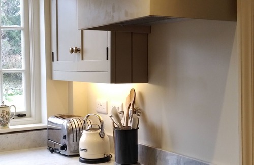 Seend House | Discover Nr Devizes: Pet-Friendly Stay with Pool & Garden