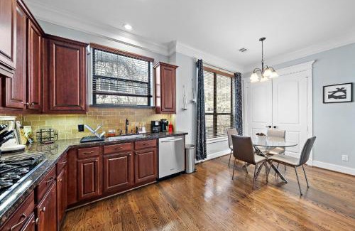 Houston Heights House | Pet Friendly Retreat in Montrose - 4-Star Excellence Awaits