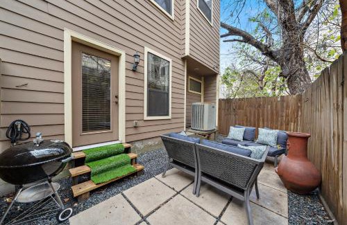 Houston Heights House | Pet Friendly Retreat in Montrose - 4-Star Excellence Awaits