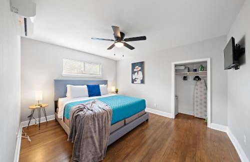 MacGregor Apartment | Comfortable Stay Near Med Center with Patio & BBQ Amenities