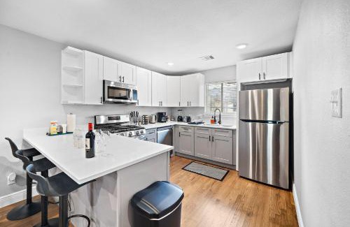 MacGregor Apartment | Comfortable Stay Near Med Center with Patio & BBQ Amenities