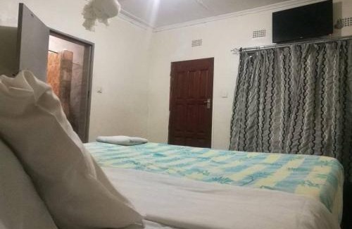 Siavonga House | Cozy Nsanga Miso Comfort Guest House with Breakfast Included