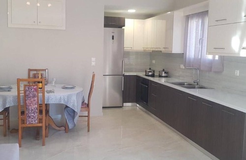 Melikia Apartment | nSet in Lefkímmi, 2.4 km from Paralia Alikes and 3 km from Bouka Beach.