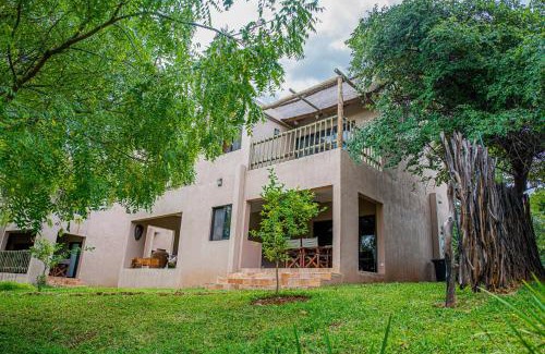 Chirundu Hotel | Welcoming Nsofu Lodge: Ideal for Families with Pool Access