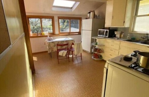 Downtown Berkeley House | Inviting 3-Bedroom Home with Patio & Family-Friendly Amenities