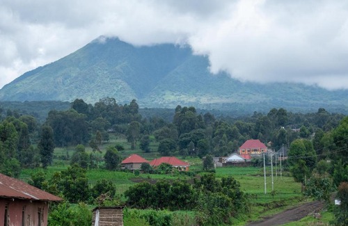 Western Region House | Guest Rated 9/10: Ntebeko Homestay Awaits Your Stay