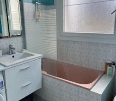Pont Rousseau Apartment | Family-Friendly Retreat at Ntes Rezé with Free Linens