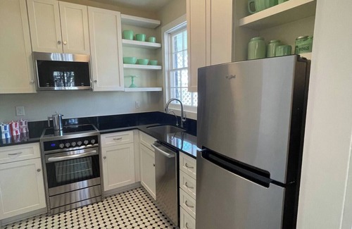 Seville Historic District Cottage | Historic MTR Cottage Garden: Guest Rated 9.8 in Seville