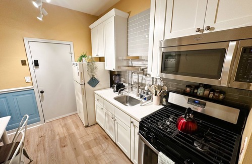 Dwight Apartment | Family-Friendly Getaway at The Sicilian Hotel Awaits