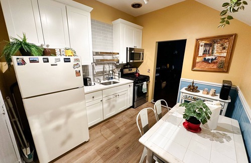 Dwight Apartment | Family-Friendly Getaway at The Sicilian Hotel Awaits
