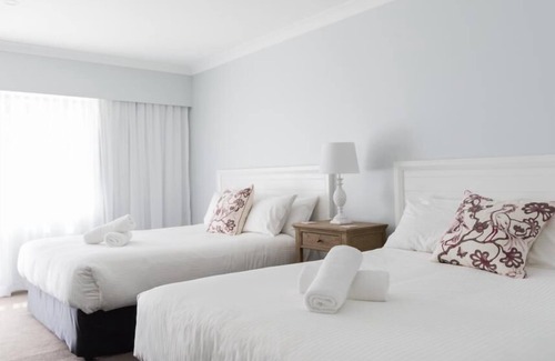 Pokolbin Bed & Breakfast | Tranquil Nu Leaf Retreat: 4-Star Escape with Spa & Pool